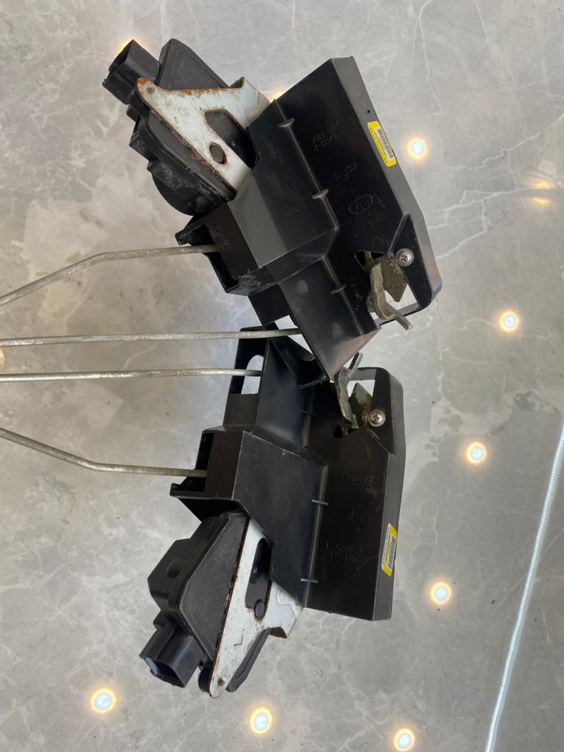 قفل درب عقب چپ ریو