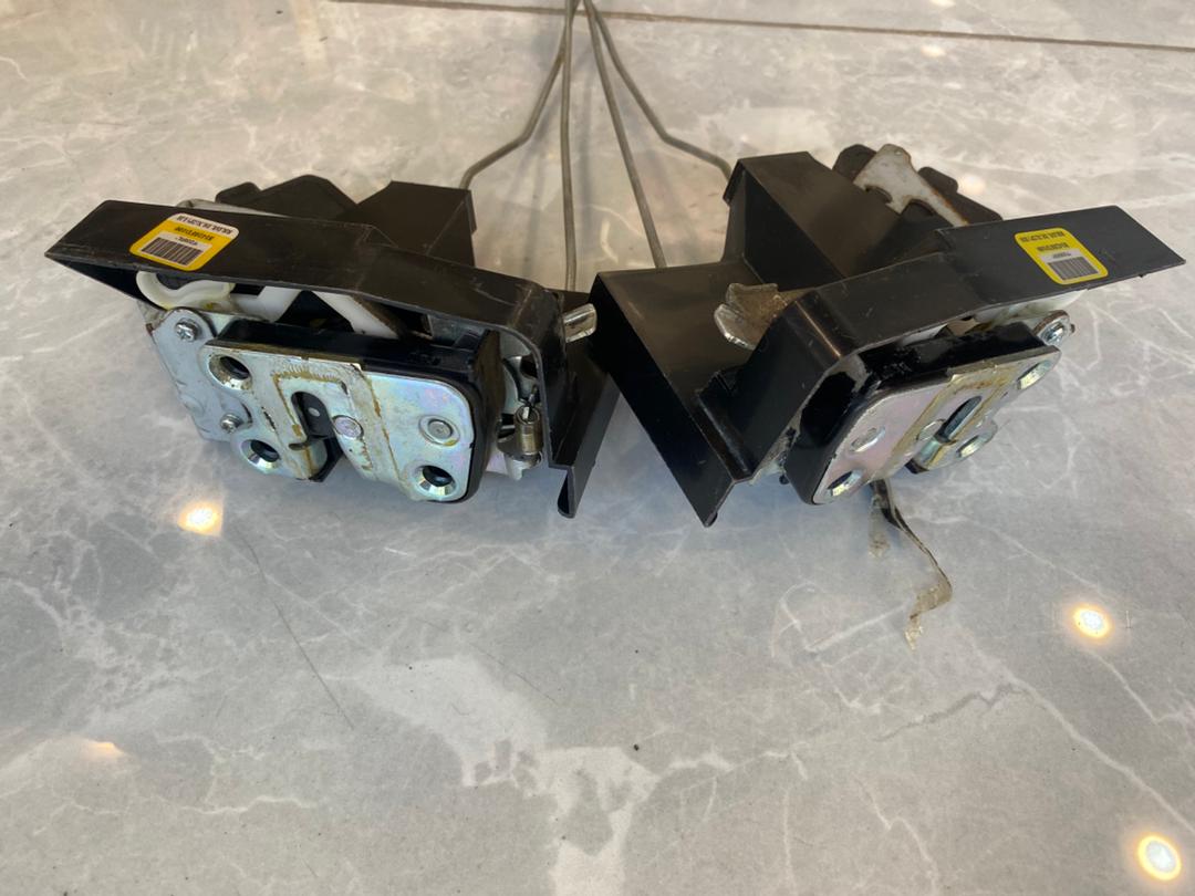 قفل درب عقب راست ریو