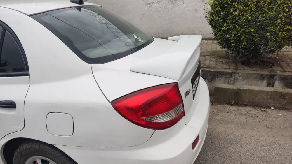 بال اسپرت عقب چراغ‌دار ریو – تایوانی – قابل نصب روی درب صندوق کیا ریو مونتاژی