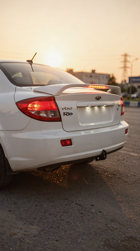 بال اسپرت عقب چراغدار ریو – تایوانی – قابل نصب روی درب صندوق کیا ریو مونتاژی