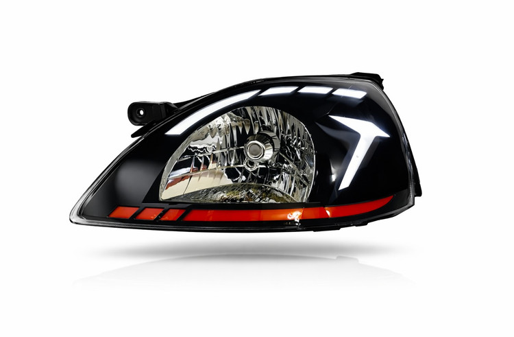 چراغ جلو اسپرت کیا ریو نمای سهربع روی پسزمینه سفید